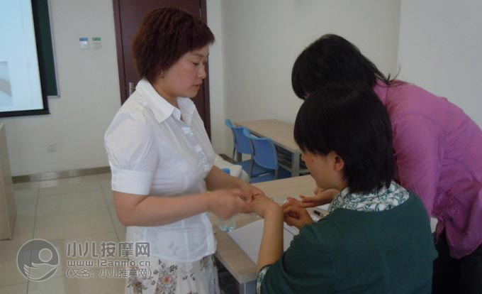 北京小儿推拿培训妈妈班现场照片